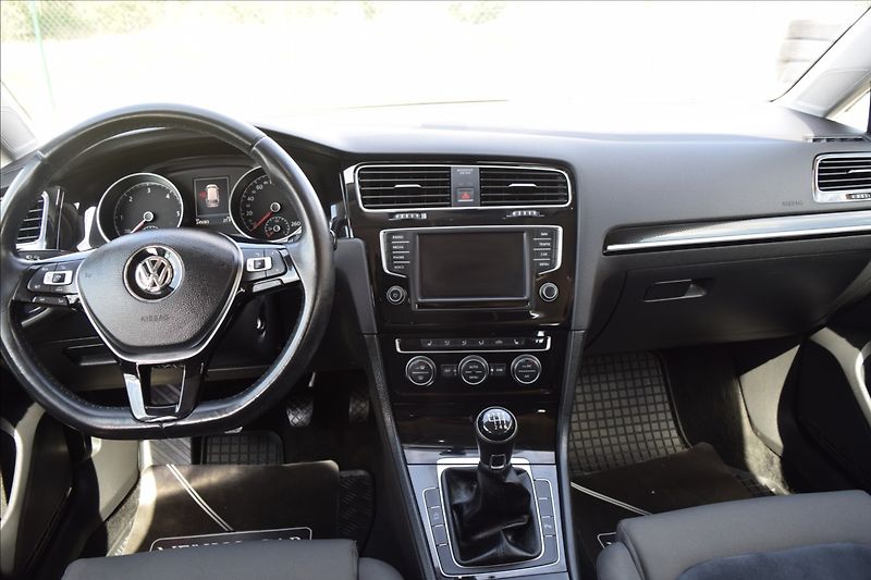 Volkswagen Golf 2,0 TDI 110KW KAMERA XENONY - fotka 28 z 48