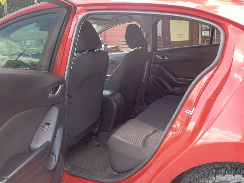 Mazda 3 (2015) ČR 2.2D 110KW – PLNÁ SERVISKA! - fotka 42 z 54