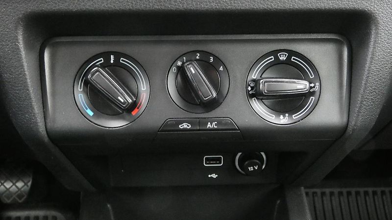 Škoda Fabia Combi 1,0 TSI Ambition Tour - fotka 16 z 22