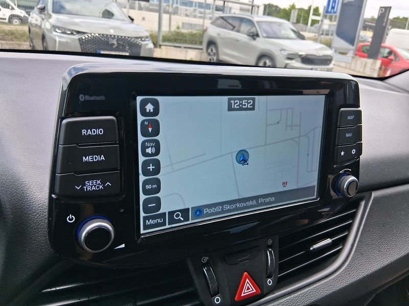 Hyundai i30 STYLE NAVI 1.4 T-GDi 103 kW - fotka 16 z 30