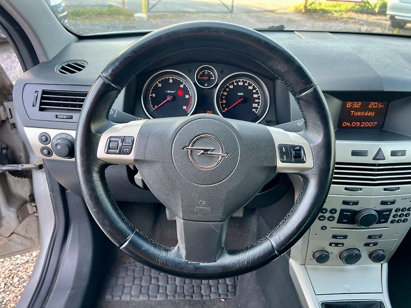 Opel Astra (2007) 1.7d 74 kW - fotka 14 z 19