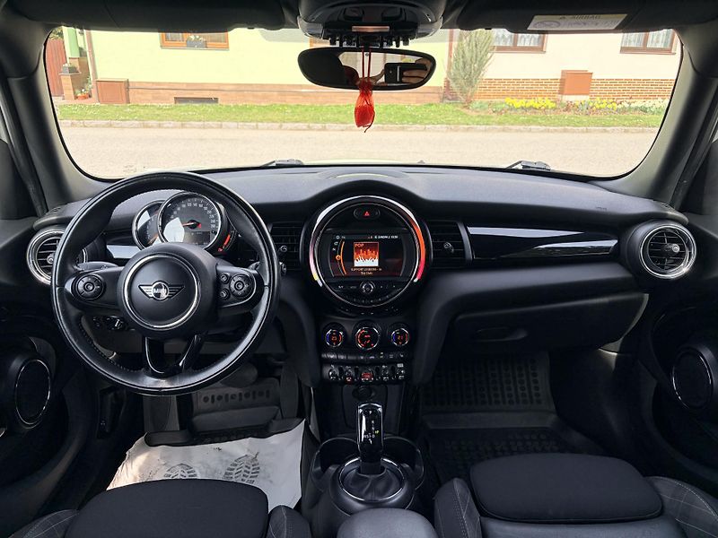 Mini Cooper 1.5 TURBO 100kW LED REZERVACE - fotka 19 z 38