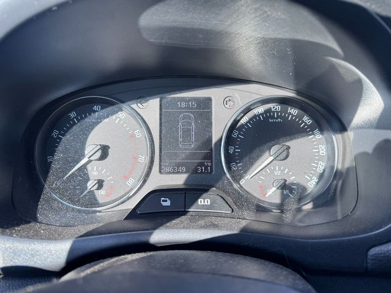 Škoda Fabia (2010) 1,2 TSI 63 KW 2X KOLA - fotka 19 z 45