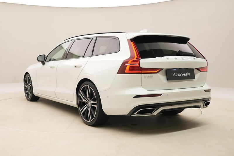 Volvo V60 B4 DARK PLUS AUT  - fotka 11 z 45