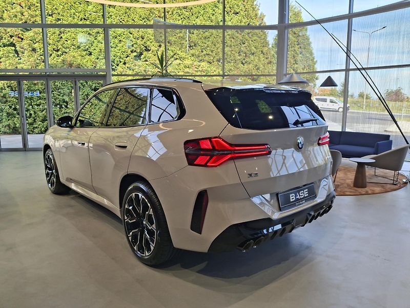 BMW X3 M50 xDrive - fotka 4 z 42