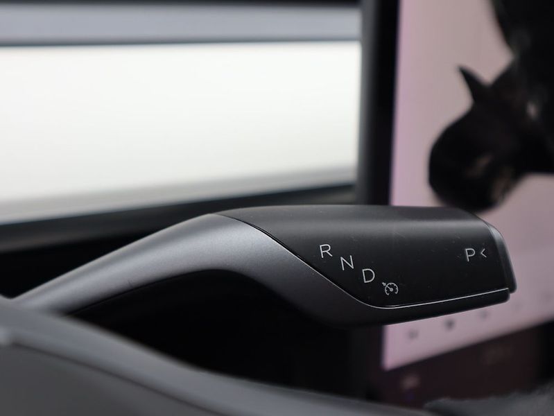 Tesla Model Y (2022) - fotka 44 z 45