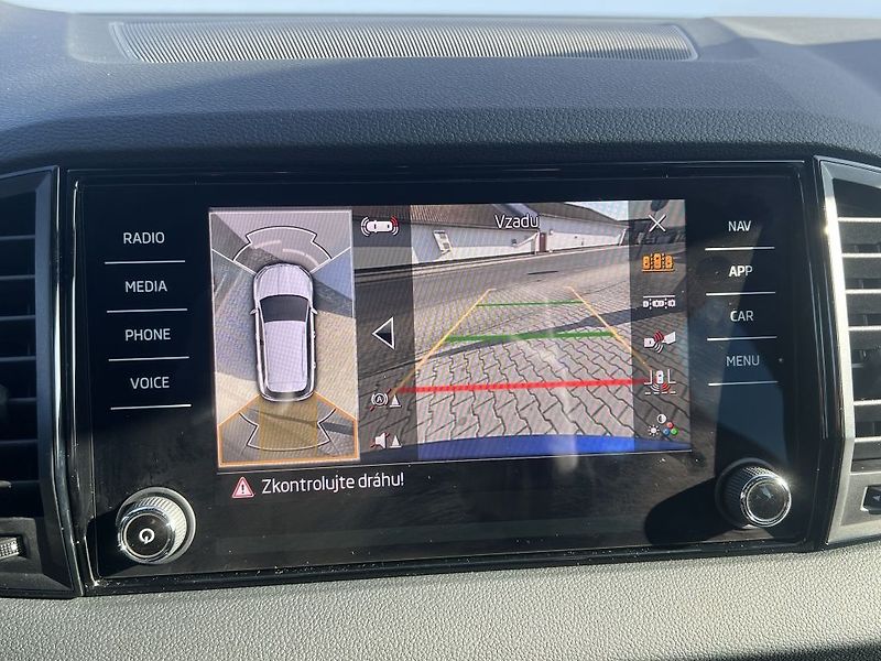 Škoda Karoq Sportline 1.5 TSI 110 kW - fotka 25 z 37
