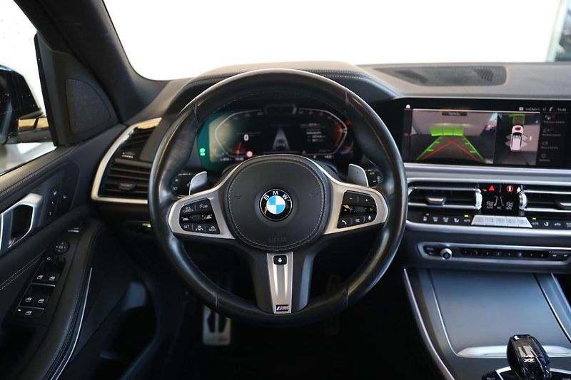 BMW X5 xDrive40i - fotka 31 z 33