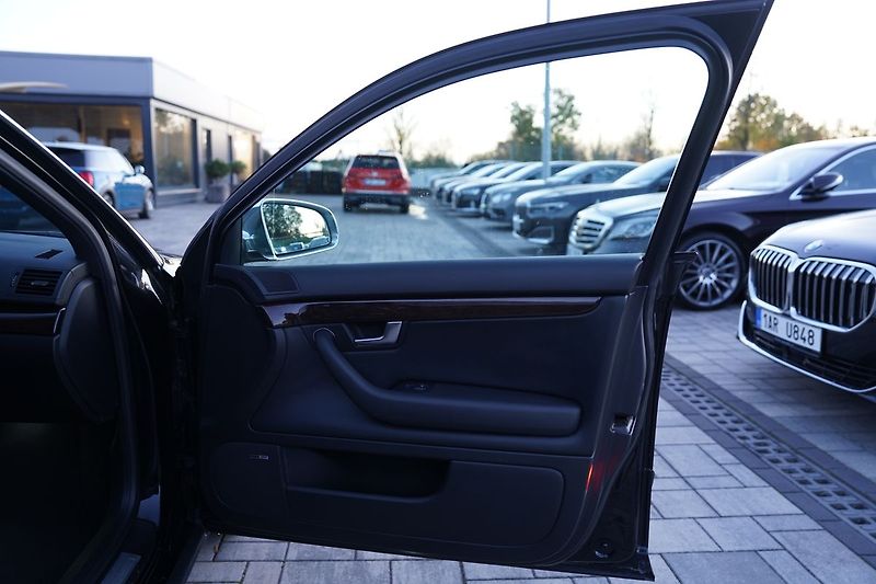 Audi S4 B7 V8 253kW/BOSE/RECARO/MAX VÝ - fotka 28 z 50