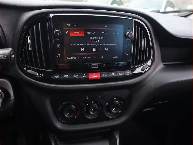 Fiat Dobló (2023) Maxi 1.6 MultiJet, 5Míst, SR - fotka 12 z 17