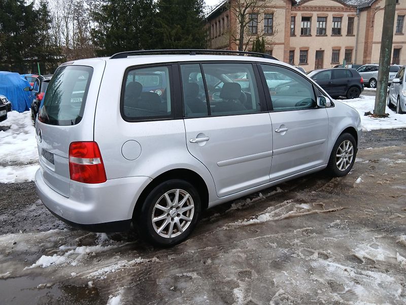 Volkswagen Touran 1.6 FSI, ALU - fotka 8 z 27