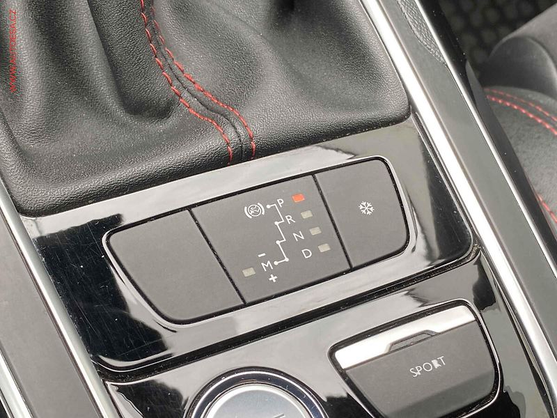 Peugeot 308 (2015) 2.0HDi, GT, AT, LED, kamera - fotka 13 z 18