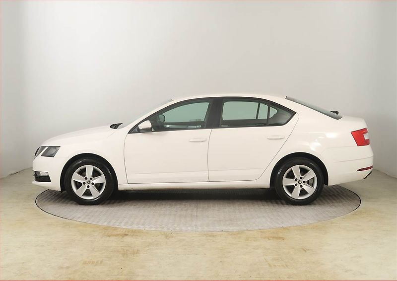 Škoda Octavia (2019) 1.6 TDI, Tempomat - fotka 3 z 19