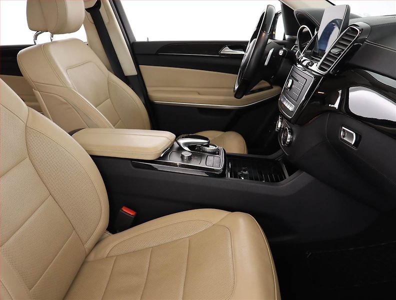 Mercedes-Benz GLS (2016) 500 4MATIC - fotka 9 z 29