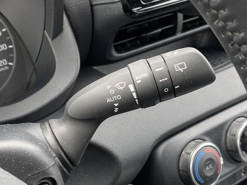 Toyota Yaris 1.5i, ČR-1m, Comfort, automat - fotka 16 z 29