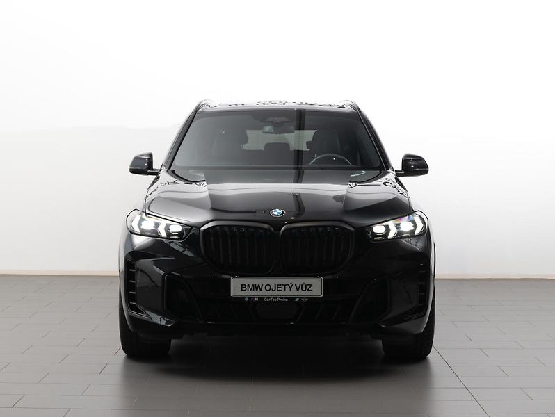 BMW X5 xDrive30d - fotka 2 z 22