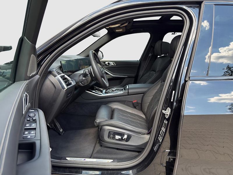 BMW X5 M60i - fotka 2 z 23