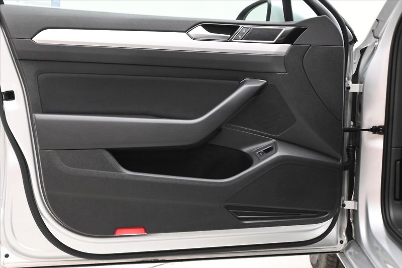 Volkswagen Passat 2,0 TDI 110 kW Navigace Záruka - fotka 24 z 31