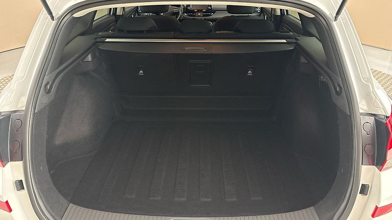 Hyundai i30 1.0 T-GDI Family Smart Kombi - fotka 17 z 24