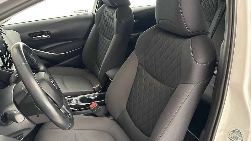 Toyota Corolla 1.8 Hybrid AUT Active Sedan - fotka 15 z 24