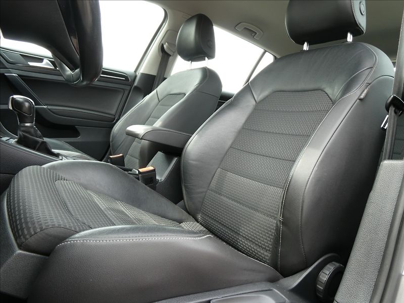 Volkswagen Golf 1,4 TSi 103kW DSG,webasto,xeno - fotka 30 z 50