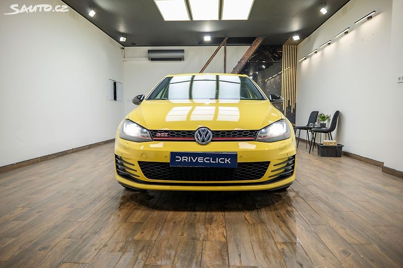 Volkswagen Golf (2016) GTI Performance 2.0 169 kW - fotka 2 z 35