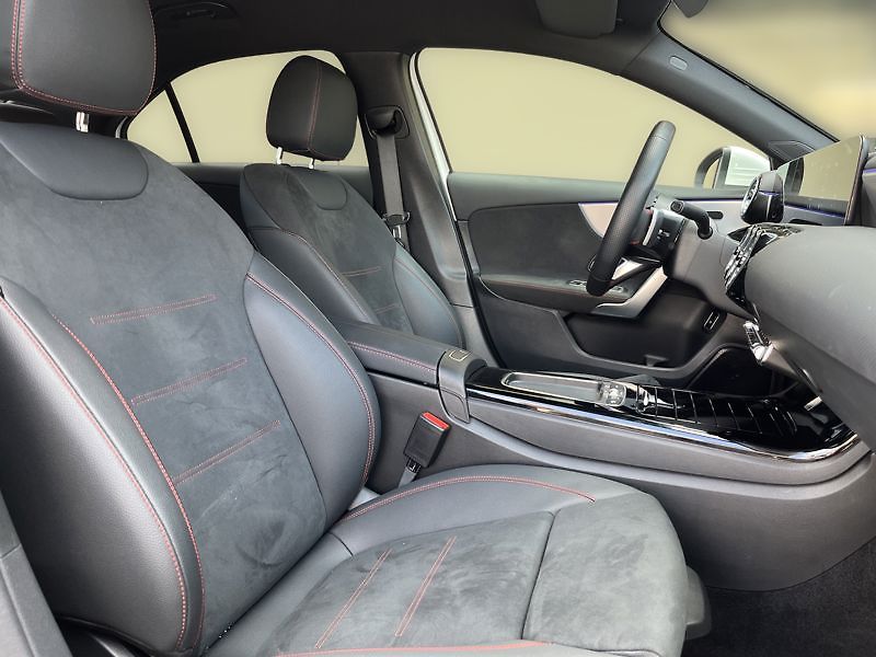 Mercedes-Benz Třídy A A-Třída 220 d sedan AMG Stylin - fotka 16 z 21