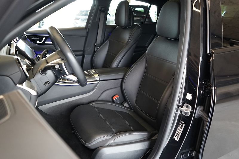 Mercedes-Benz GLC 220d Kupé 4M AMG, Masáž, 360° - fotka 16 z 50