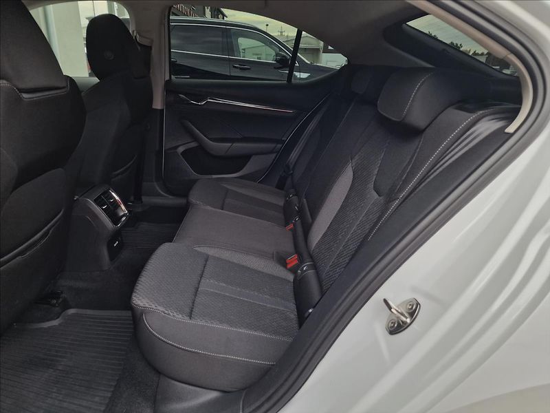 Škoda Octavia 2.0TDI Style, původ ČR,1.Maj. - fotka 17 z 50