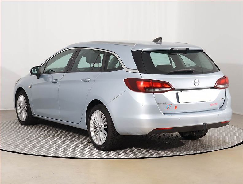 Opel Astra (2016) 1.6 CDTI, Navi, Tempomat - fotka 4 z 15