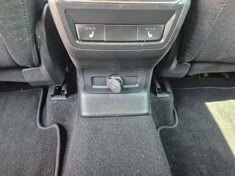 Škoda Karoq Top Selection 1.5 TSI 110 kW - fotka 28 z 29
