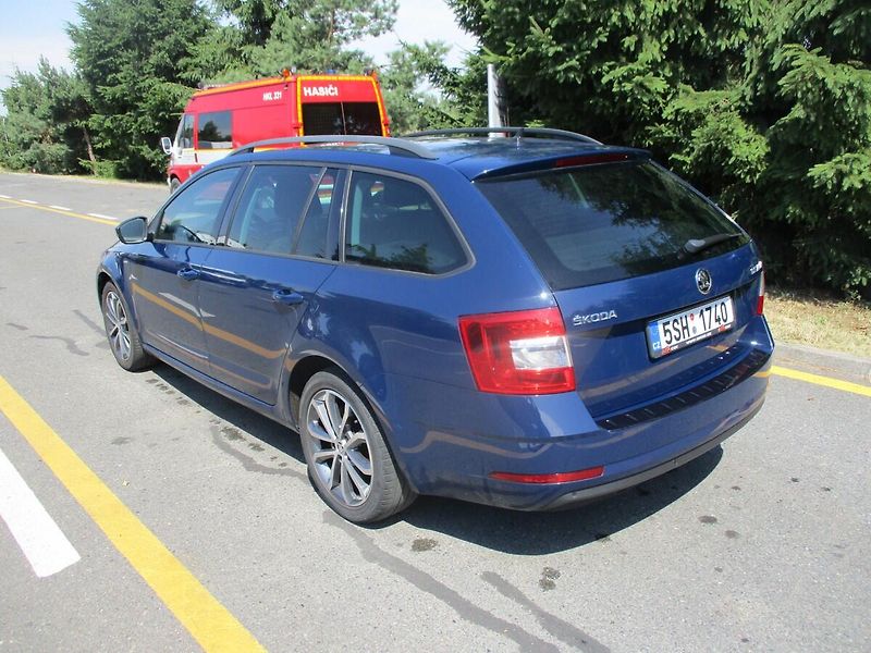 Škoda Octavia 2,0 TDi Drive DSG panorama - fotka 24 z 28