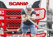 Mistrovství republiky strongmanů v Golčově Jeníkově, kde Mostečan Josef Hojdar vybojoval stříbro.