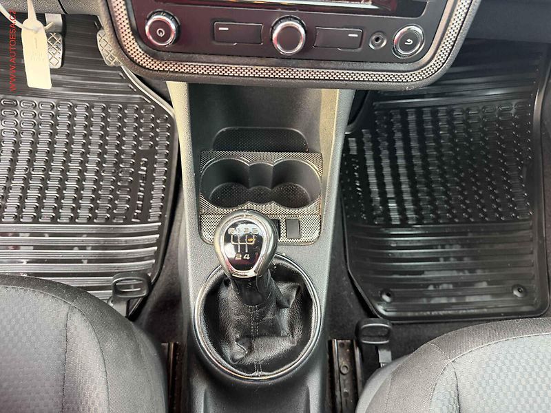 Škoda Roomster (2011) 1.6 TDi, ČR, Attractive - fotka 15 z 18