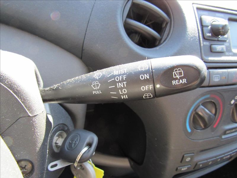Toyota Yaris 1,0 i Terra VVT-i - fotka 17 z 22
