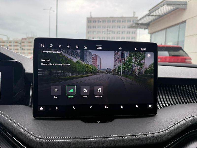 Škoda Superb Sportline 2.0 TDI 110kw DSG Co - fotka 19 z 30