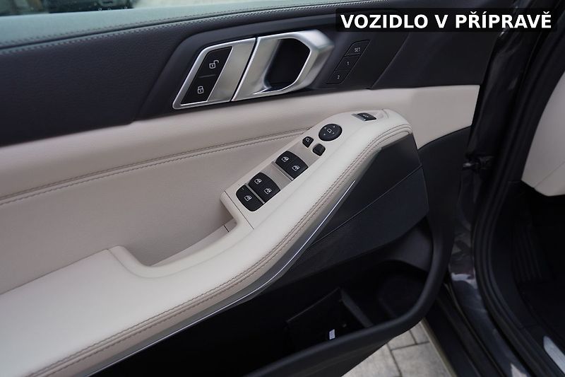 BMW X5 xDrive 40i 250kW TAŽNÉ/PANORAM - fotka 8 z 15