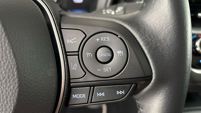 Toyota Corolla 1.8 Hybrid AUT Active Sedan - fotka 14 z 24