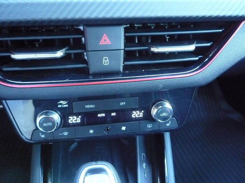 Škoda Kamiq (2025) 1,5TSi 110kW DSG MONTE CARLO - fotka 12 z 25