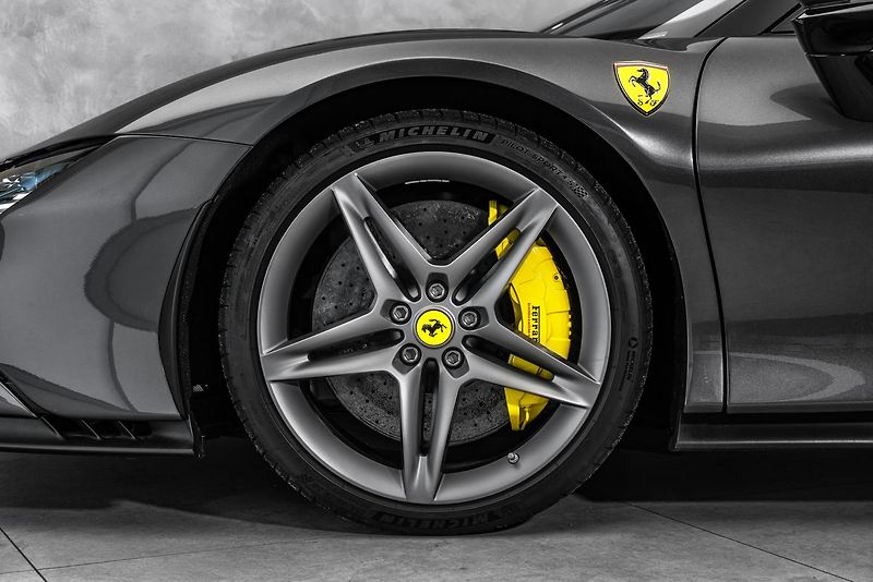 Ferrari SF90 - fotka 2 z 32