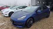 Tesla model 3.