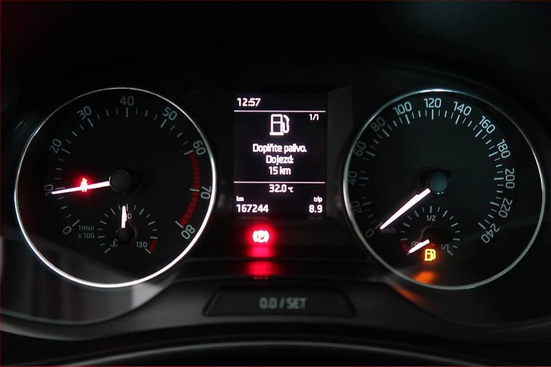 Škoda Fabia (2015) Style 1.2 TSI, Serv.kniha - fotka 11 z 18