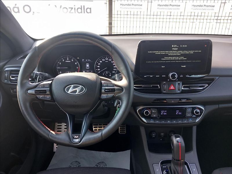 Hyundai i30 1,5 T-GDi N-LINE DCT - fotka 9 z 22