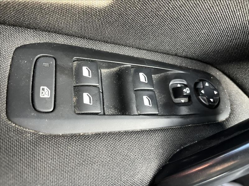 Peugeot 308 1,5 HDi STYLE KLIMA TAŽNÉ ALU - fotka 26 z 40