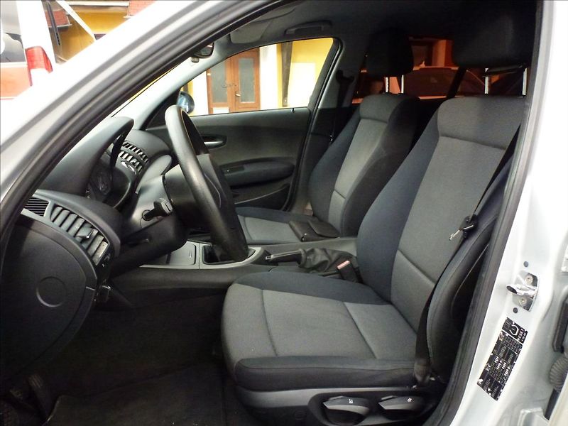 BMW Řada 1 1,6 116i Velmi dobrý stav !!! - fotka 16 z 51