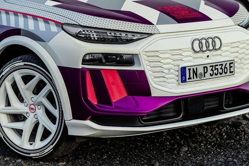 Maskovaný prototyp Audi Q6 e-tron