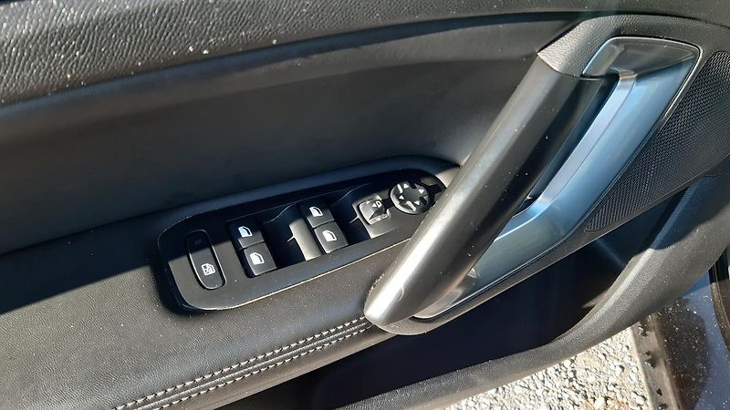Peugeot 308 SW 1.6 BlueHDI Allure AUT - fotka 21 z 32