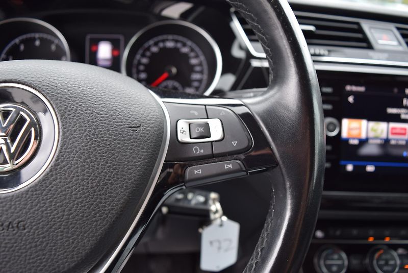 Volkswagen Touran (2017) 1.4TSI 110kw 7MÍST HIGHLIN TAŽ - fotka 31 z 48