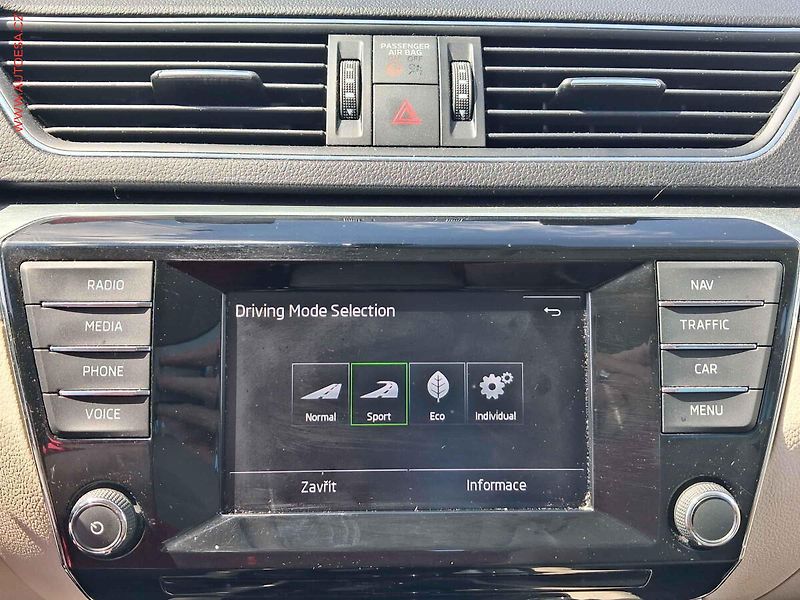 Škoda Superb (2015) 2.0 TDi, ČR, Style - fotka 15 z 24