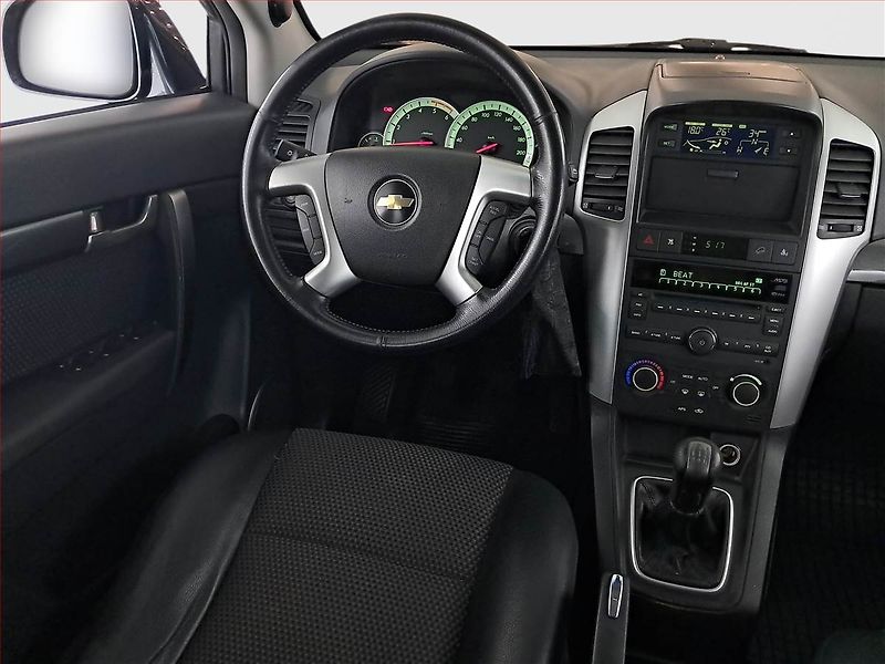 Chevrolet Captiva (2009) 2.0 D, 4X4, 7 míst, nová STK - fotka 7 z 17